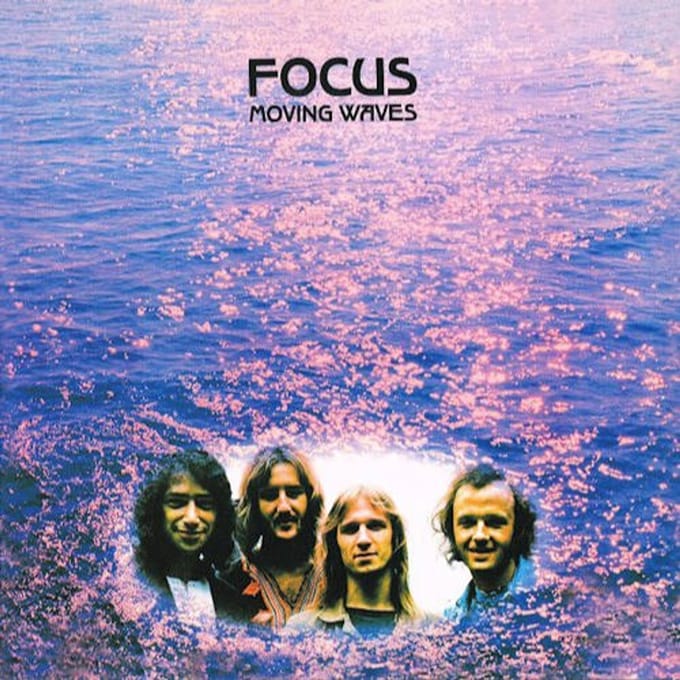 Moving Waves - Focus