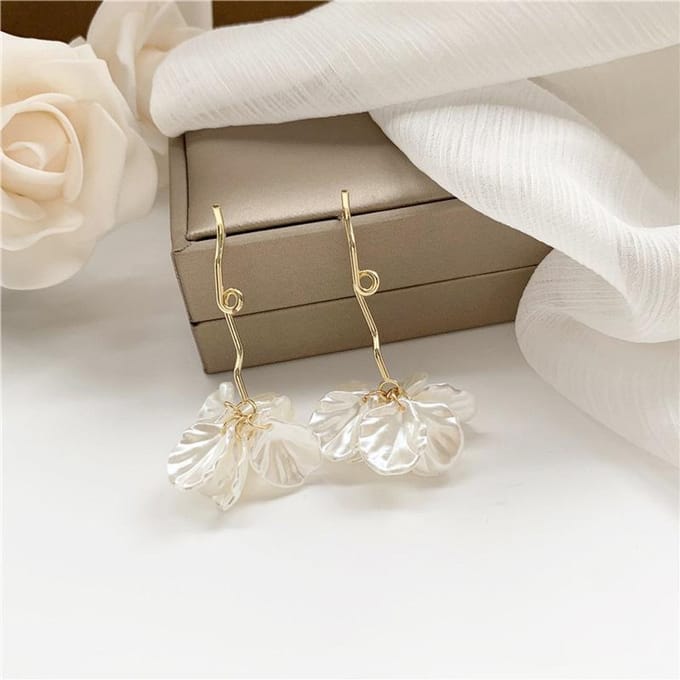 Retro Imitatie Schelp Bloemblaadjes Gepersonaliseerde Lange Parel Stud Oorbellen Dames goud