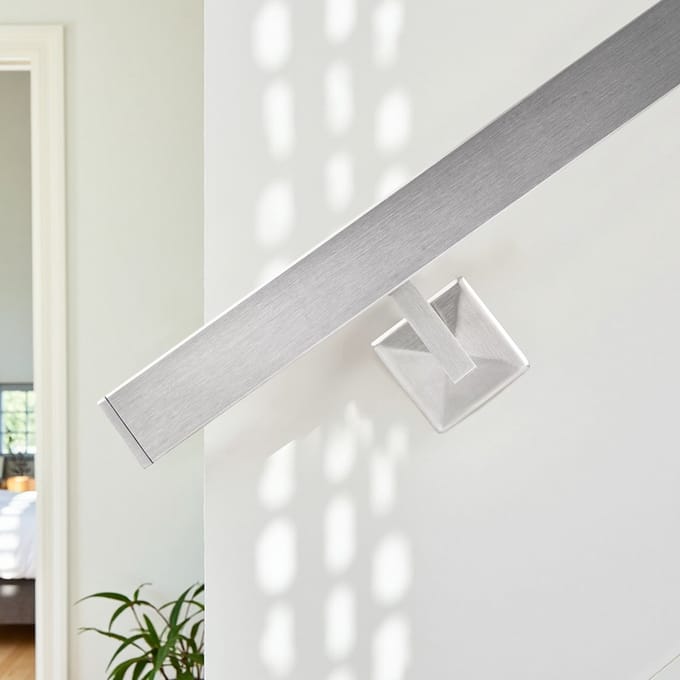 Trapleuning Geborsteld RVS – Vierkant (40 x 40 mm) – Lengte: 100 cm – Inclusief 2 rvs leuninghouders