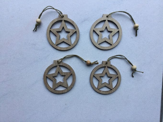 Set van 4 houten kersthangers in de vorm van een ster - Christmas star