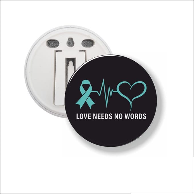 Button Met Clip 58 MM - Love Needs No Words