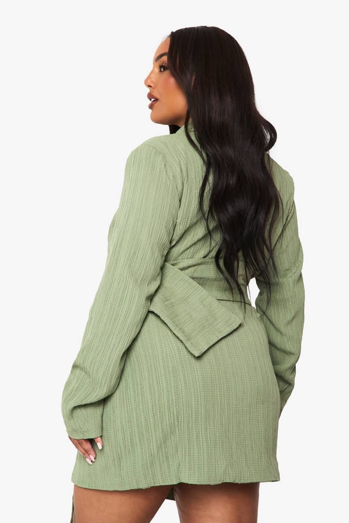 boohoo Dames Plus getextureerde, op maat gemaakte blazerjurk met ceintuurdetail | Verstandig | Maat: 56