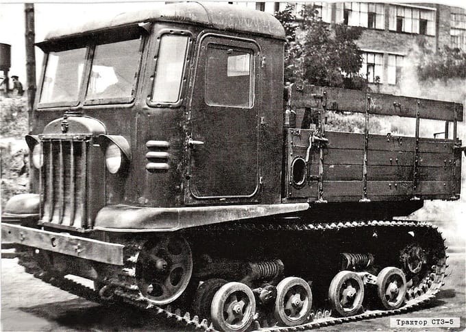 Zvezda Modelbouwpakket Landbouwvoertuigen - 3663 Soviet artillery tractor STZ-5 Plastic - 1:35 - Modelbouw