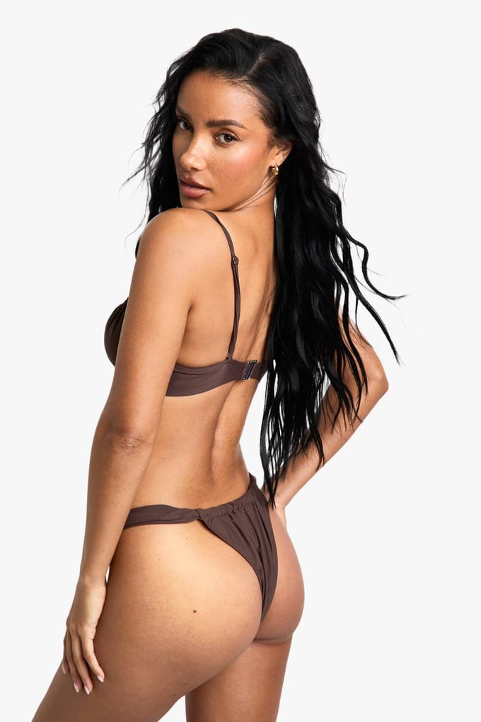 boohoo Dames Zwembroek Essentials: Beugelde Bikini Top | Chocoladebruin | Maat: 30B