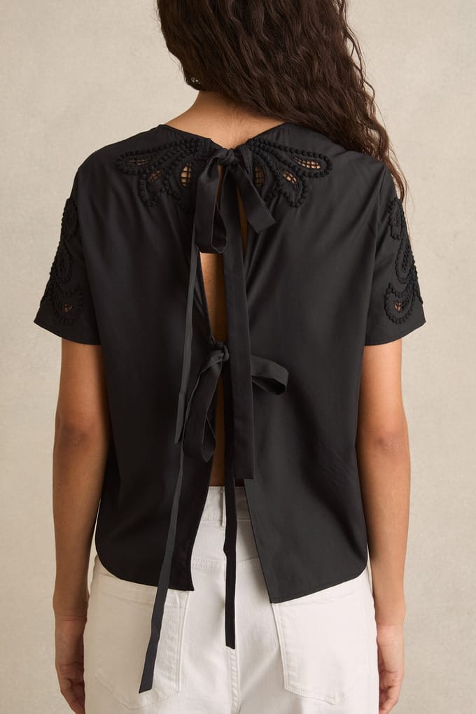 Reiss Floral Cut Out Top Black Maat: 4 | Blouses Outlet | Dames | Zwart