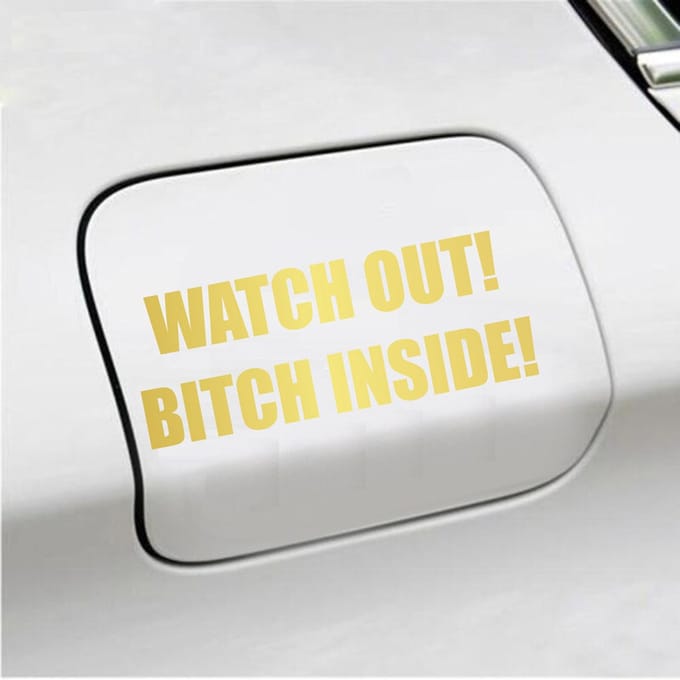 Bumpersticker - Watch Out Bitch Inside - 5,7 X 14,8 - Goud