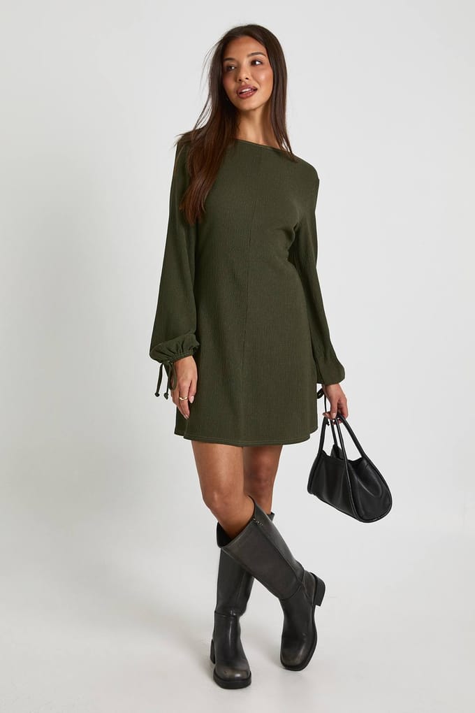 boohoo Dames Getextureerde shiftjurk met volumemouwen | Khaki | Maat: 10