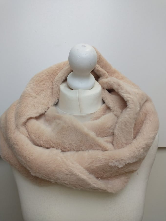 Dames choker Sofia imitatiebont effen tanny licht bruin ronde sjaal colsjaal rond model