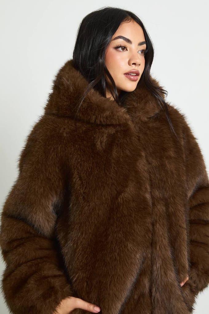 boohoo Dames Premium Kunstbont Kapmutsjas | Chocolate | Maat: 14