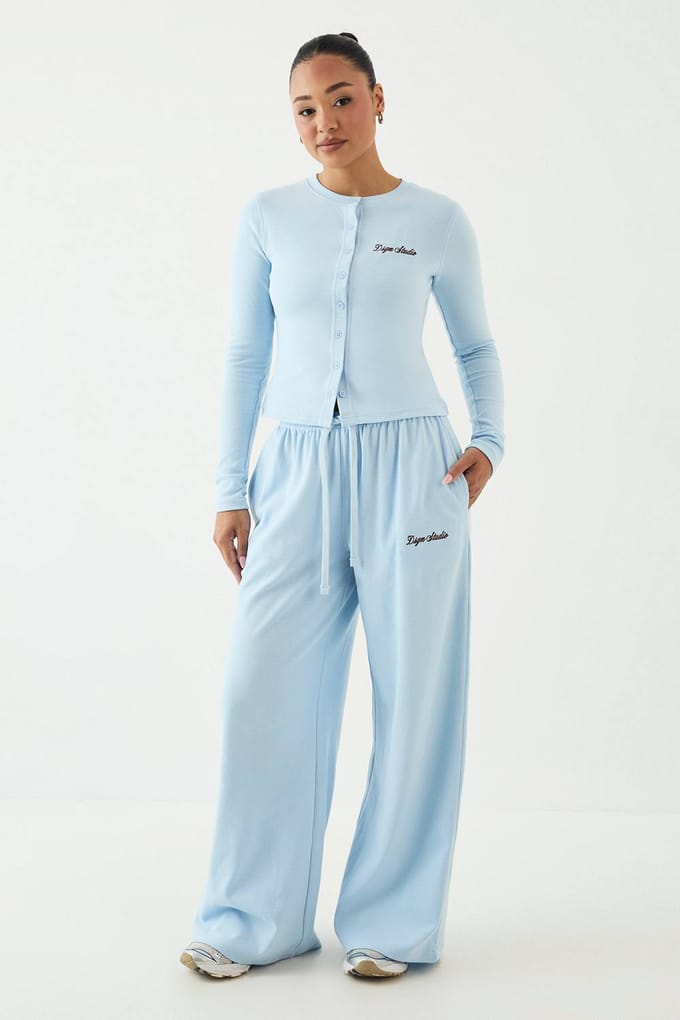 Dames Dsgn Studio Geribbelde Script Borduurwerk Doorknoop Lange Mouw Top | Light Blue | Maat: 2XL