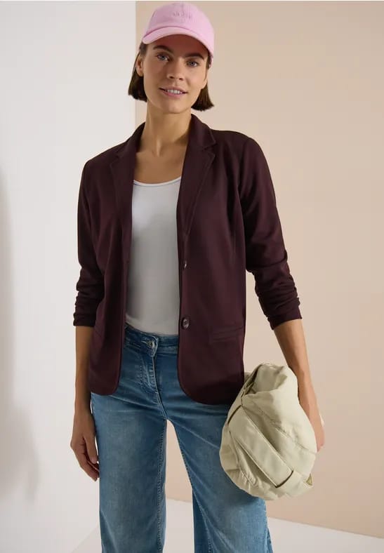 Eenvoudige blazer met reverskraag en knopen