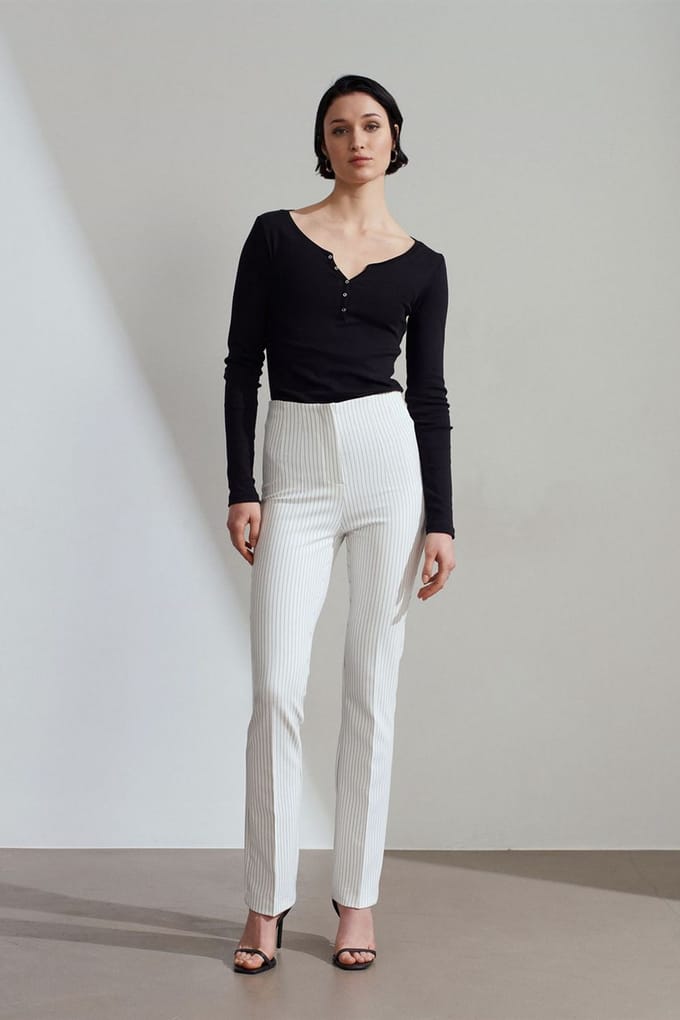 Hoge taille gestreepte geplooide flarebroek