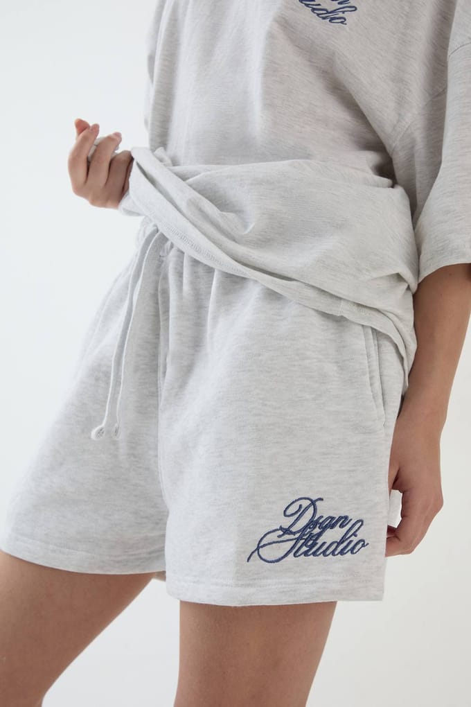 Dames Dsgn Studio Sweat Short Met Contrasterende Opdruk | Ash Grey | Maat: Small