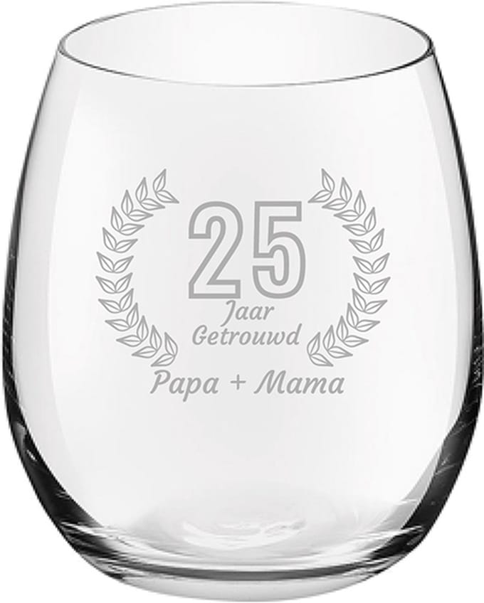 Gegraveerde Drinkglas 39cl Papa + mama 25 jaar getrouwd