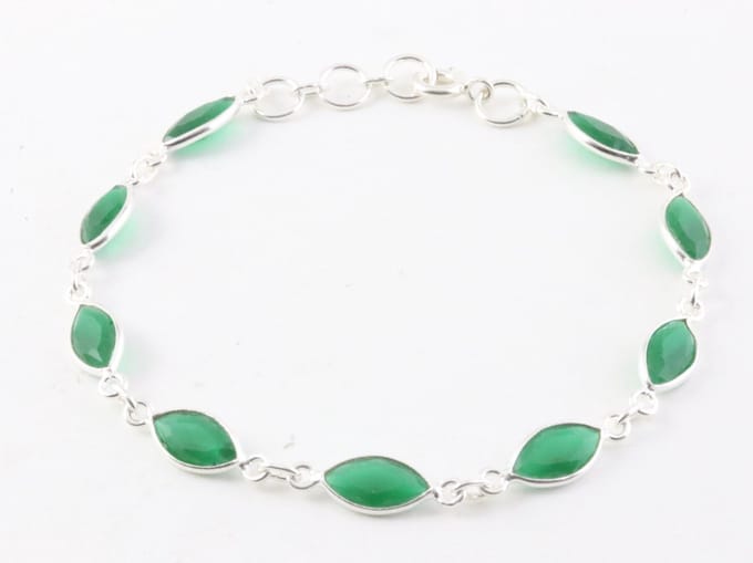 Fijne zilveren armband met smaragd