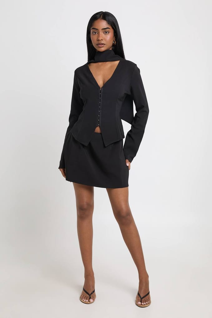 boohoo Dames Getailleerde Blazer Met Haaksluiting En Mini Rok Co-ord | Zwart | Maat: 44