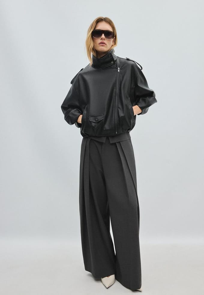 Stradivarius Bikerjack met pofmouwen en leereffect  Zwart S