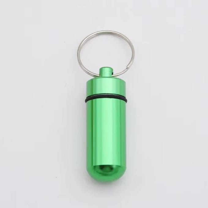 Go Go Gadget - Medicijnkoker - Pillenkoker - Sleutelhanger - Aluminium - Groen