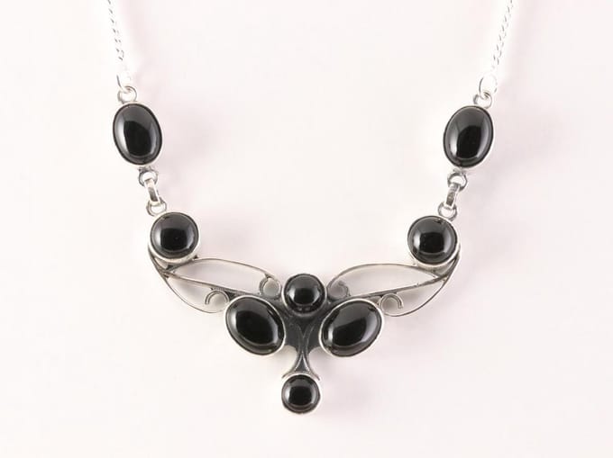Bewerkte zilveren ketting met onyx