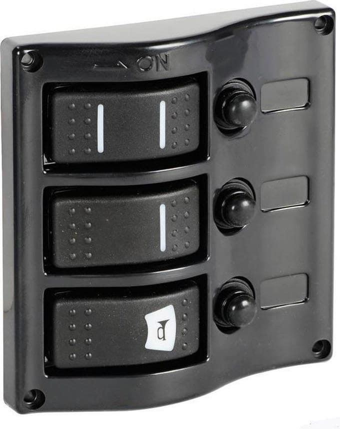 Osculati 12V 3-voudig Schakelpaneel 124x115mm