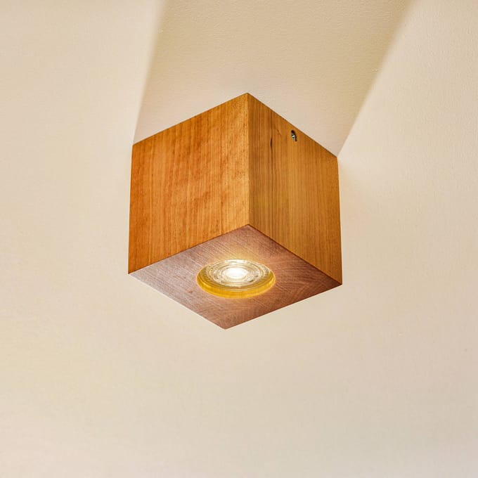 SOLLUX LIGHTING Plafondlamp Ara als houten kubus