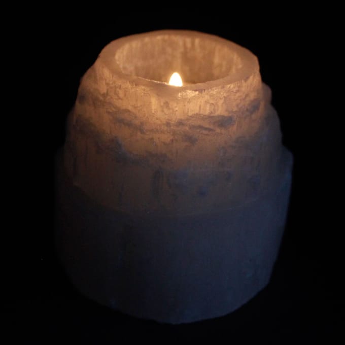 Ancient Wisdom - Kandelaar - Selenieten kandelaar 8 cm - Decoratie - Verlichting - Interieur - Sfeermaker - Cadeau - Accessoire - Ornament - Stuk