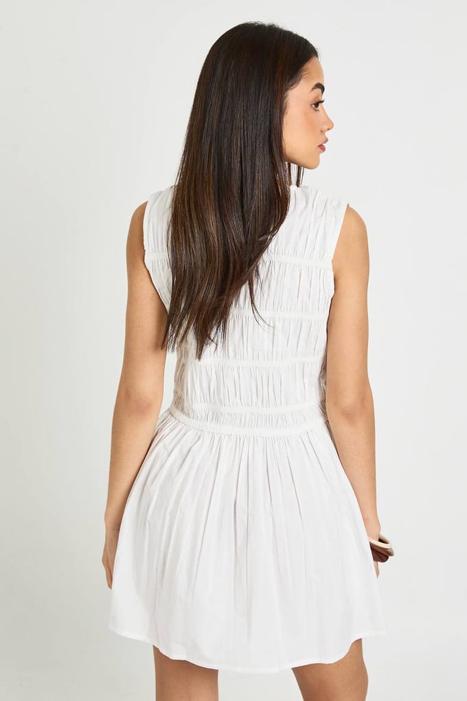 boohoo Dames Katoenen Poplin Mini-jurk Met Shirring | Wit | Maat: 38