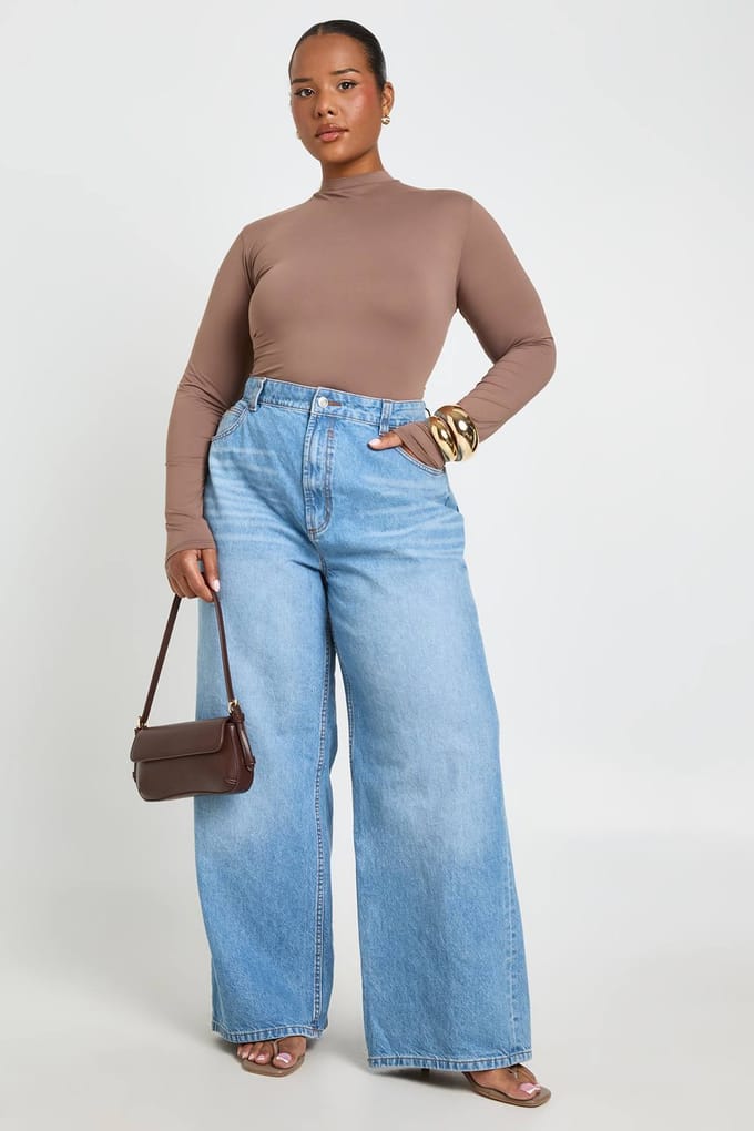 boohoo Dames Plus Second Skin Crew Neck Lange Mouw Bodysuit | Mocha | Maat: 22