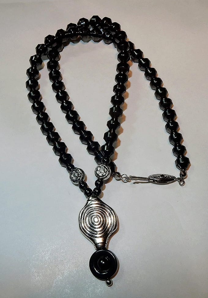hematiet mannen collier