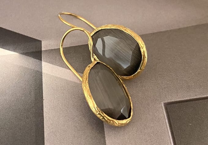 Oorbellen cateye steen grijs