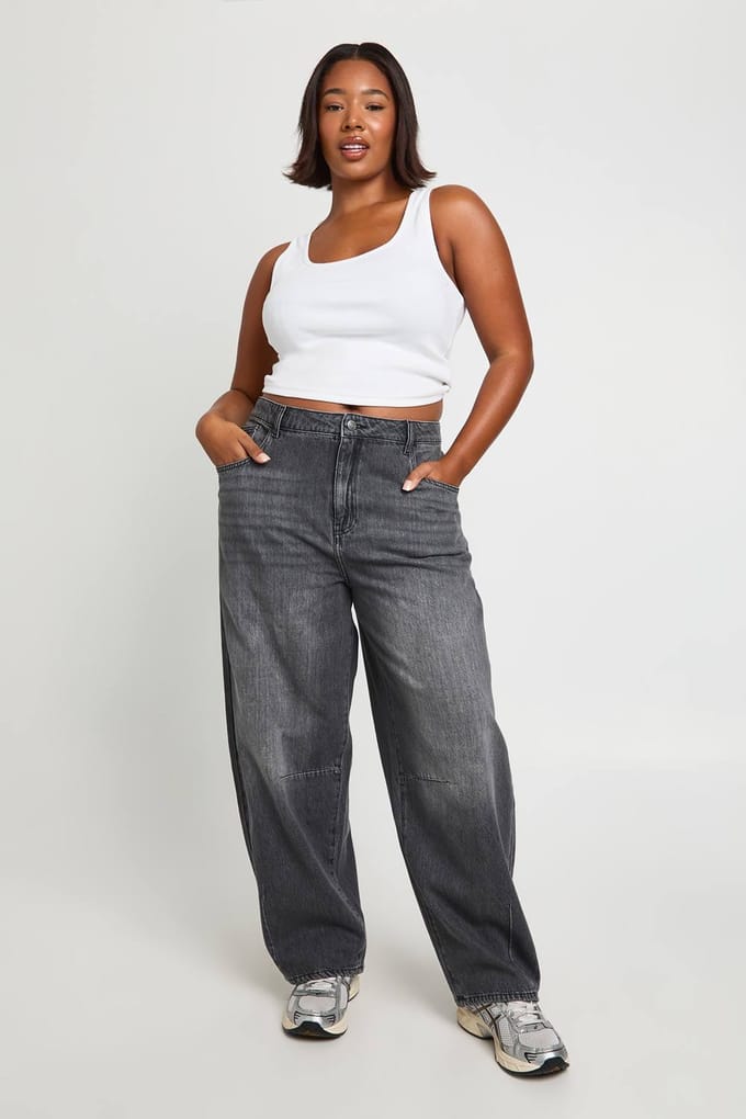 boohoo Dames Plus Mid Waist Barrel Fit Jeans | Washed Black | Maat: 16