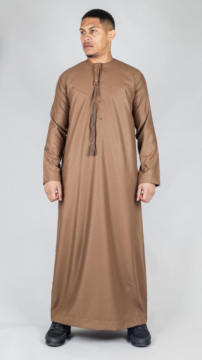 Bruine Thobe Emirati islamitische Jubba-jas voor heren, Eid-kwast, slim fit