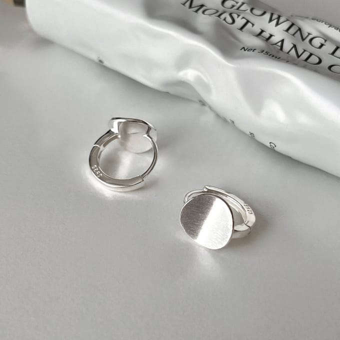 dames oorringen met gebogen schijf-licht geborsteld-12mm-zilver 925