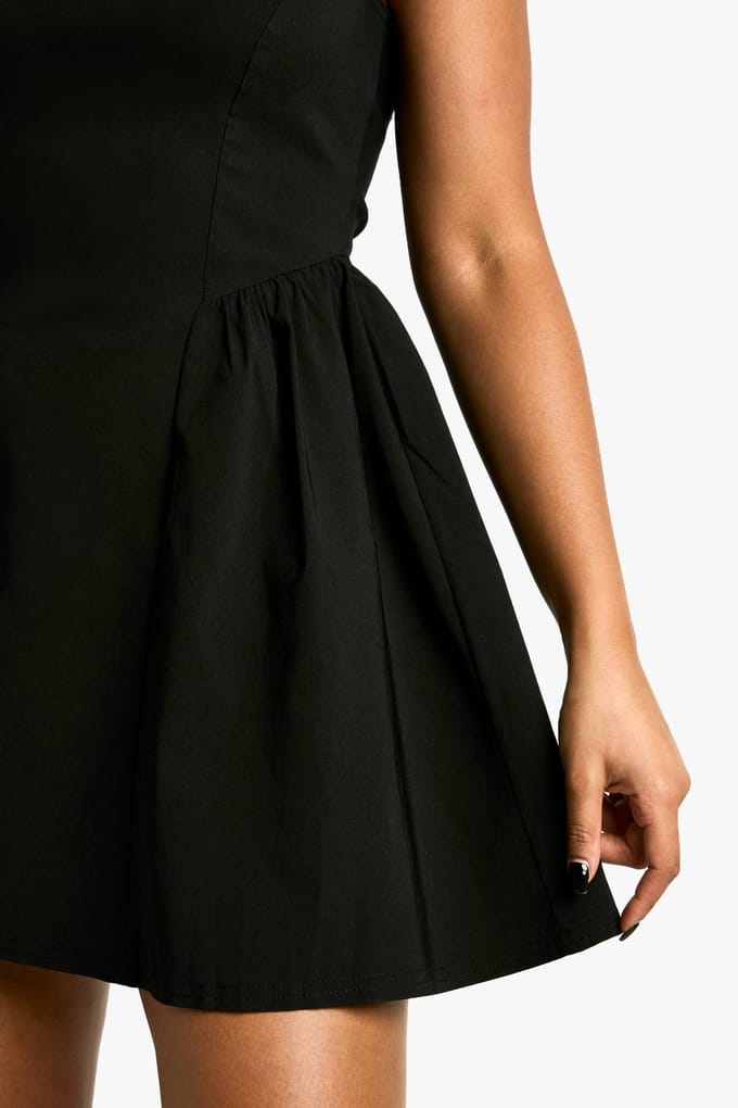boohoo Dames Tailored Slash Neck Volume Skater Mini Jurk | Black | Maat: 16
