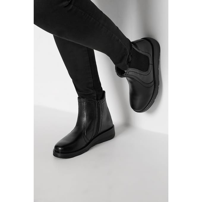 Yours Chelsea Boots Met Lage Sleehak In Een (Extra) Brede Pasvorm In Zwartsize 42E