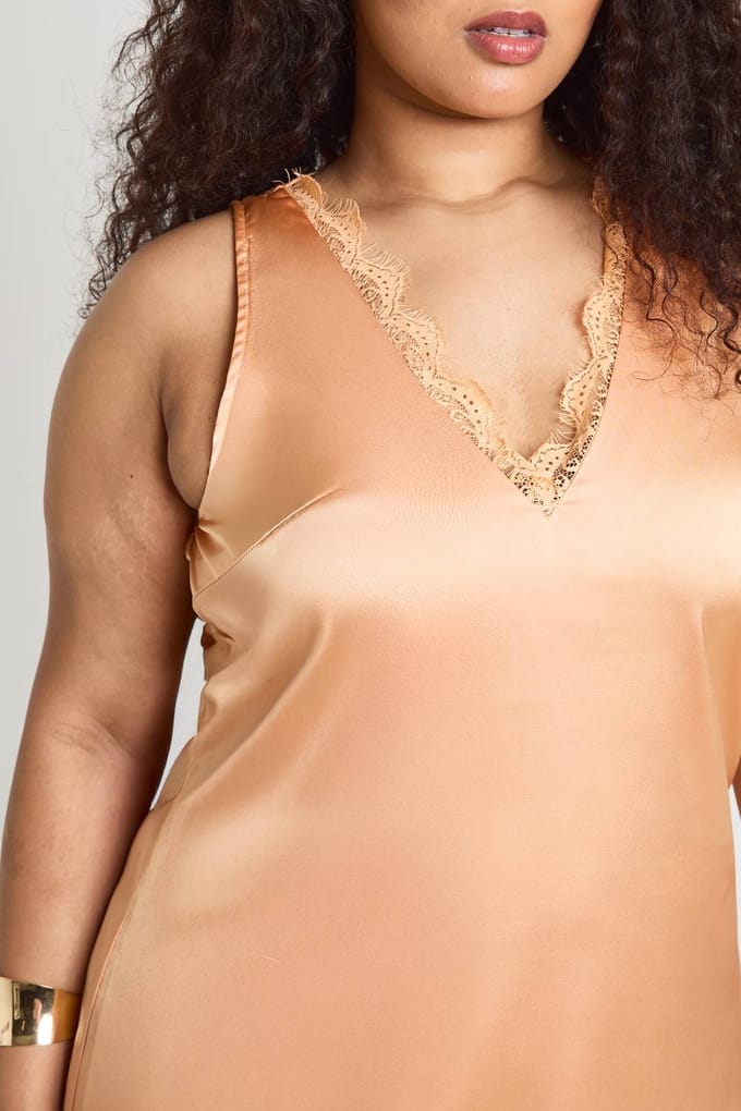 boohoo Dames Plus Satijnen Shift Jurk Met Diepe V-hals En Kanten Rand | Oranje | Maat: 46
