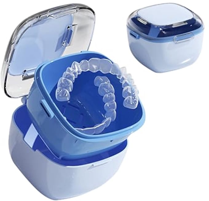 Beugeldoos met zeef - Protheses opberger - Hygiënisch bewaren - Uitneembare inweekmand - 9.5 x 9.5 x 6.9 cm - Wit