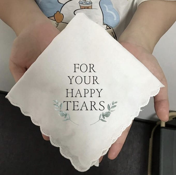 Bruidsaccessoire - Witte bruiloft zakdoek gemaakt van kant – “For Your Happy Tears” bruidsaccessoire