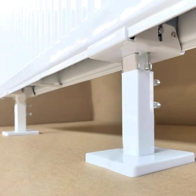 Verstelbare stalen radiatorsteunbeugels voor vloerinstallatie