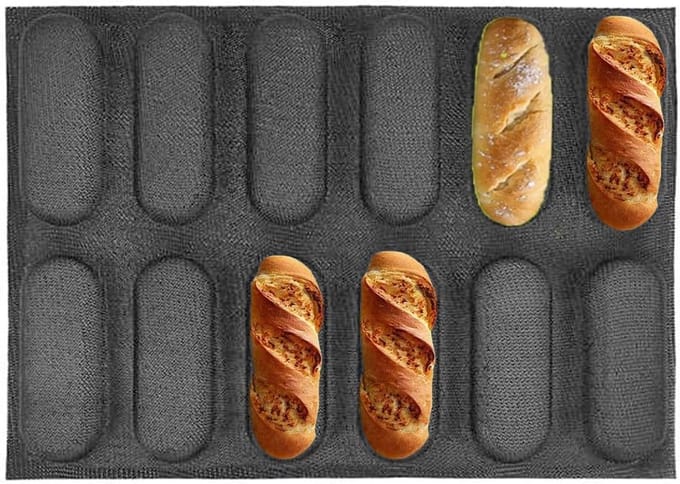 Siliconen Bakvorm voor 12 Hotdog Broodjes – Flexibel & Antiaanbak