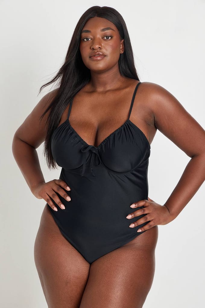 boohoo Dames Plus Zwemkleding Essentials Badpak Met Beugel | Black | Maat: 24