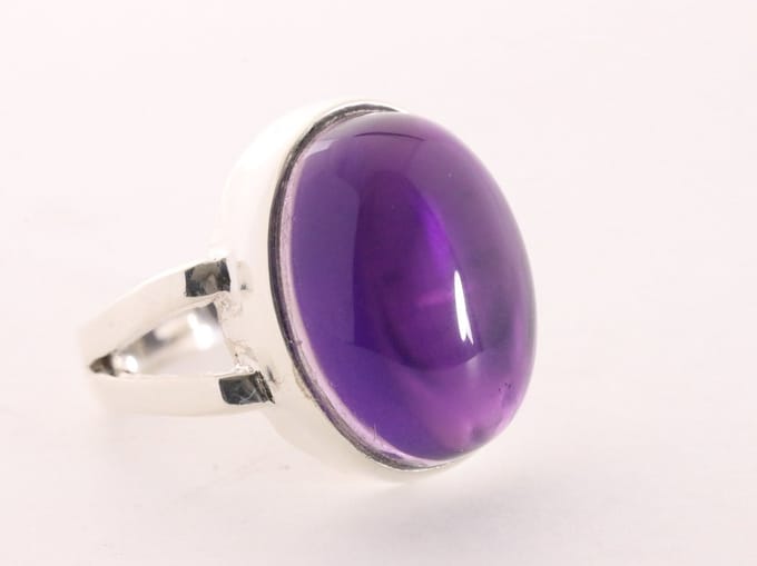 Zware zilveren ring met amethist - maat 17.5