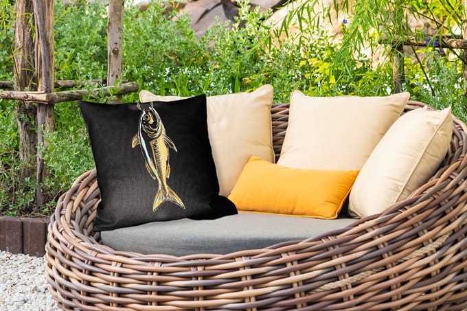 Buitenkussen - Goud - Vis - Haak - Zwart - 45x45 cm - Weerbestendig