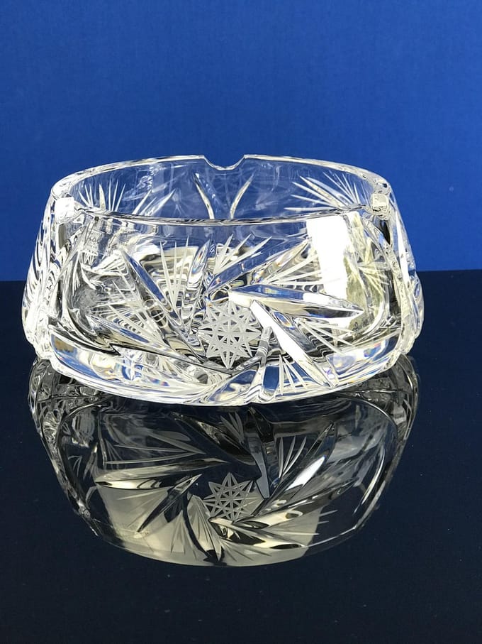 Luxe Kristallen Asbak – Klassiek Geslepen en Elegant Design