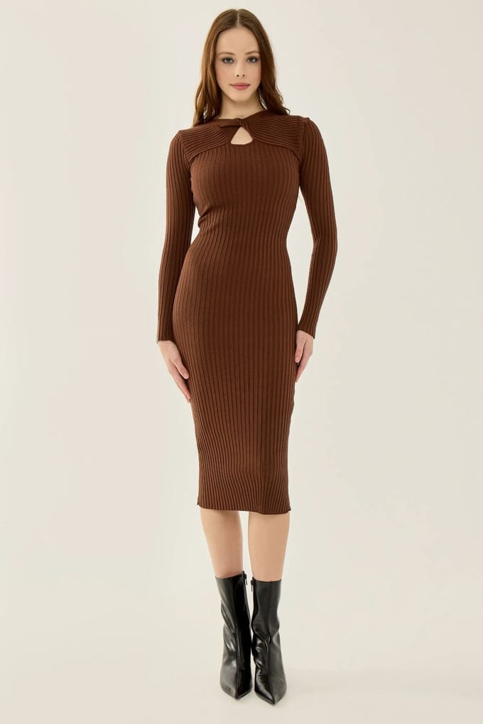 Geribbelde Gebreide Midi-jurk met Choker Kraag