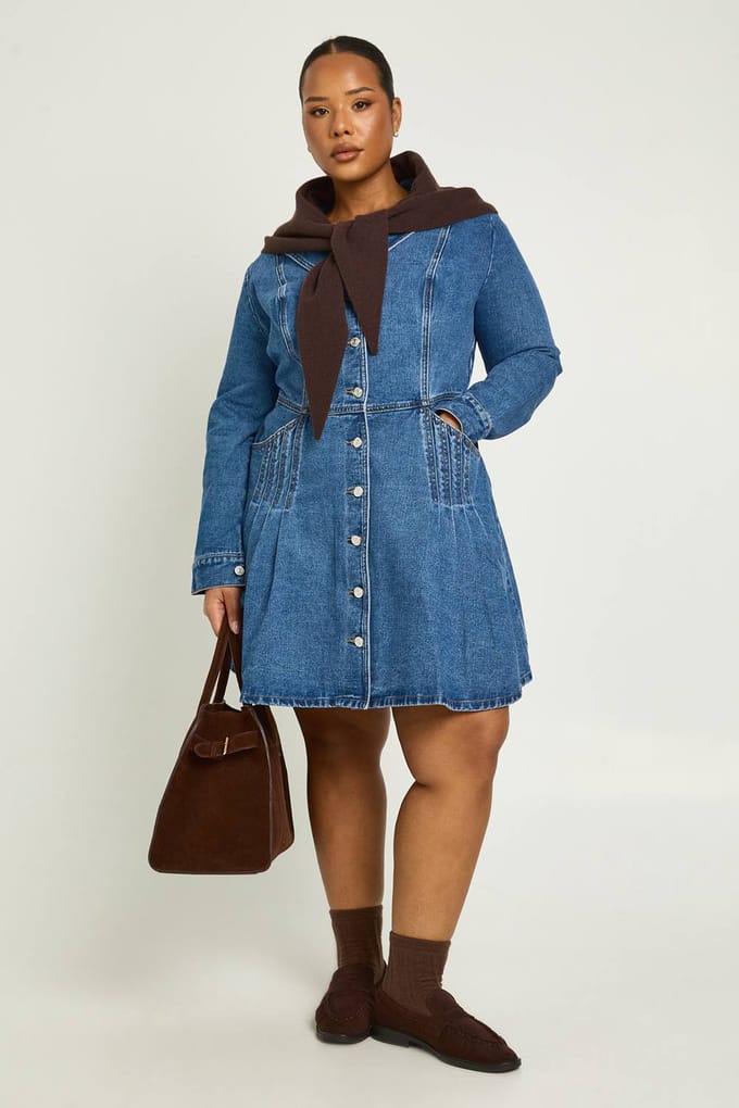 boohoo Dames Plus Denim Mini Jurk met Kraag en Knoopsluiting Lange Mouwen | Mid Blue | Maat: 20