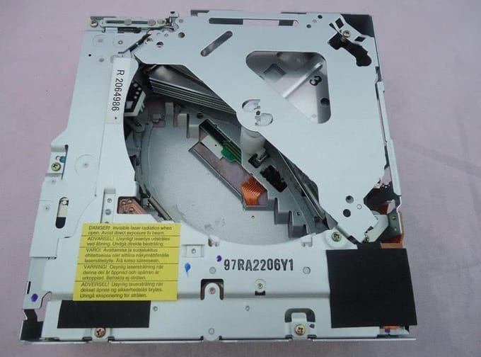 CD Wisselaar Mechanisme - Audio Component - Voertuig Muziek - Origineel Onderdeel - 6 Schijven