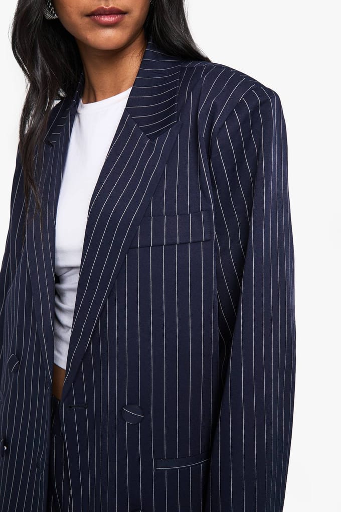 boohoo Dames Fijn gestreepte dubbelrevers oversized getailleerde blazer | Marineblauw | Maat: 42