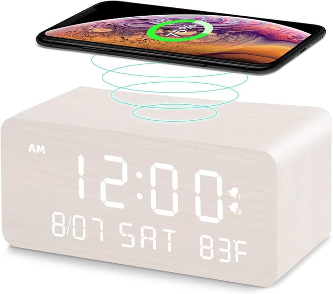 Houten Digitale Wekker met Draadloos Opladen en Helderheidsdimmer