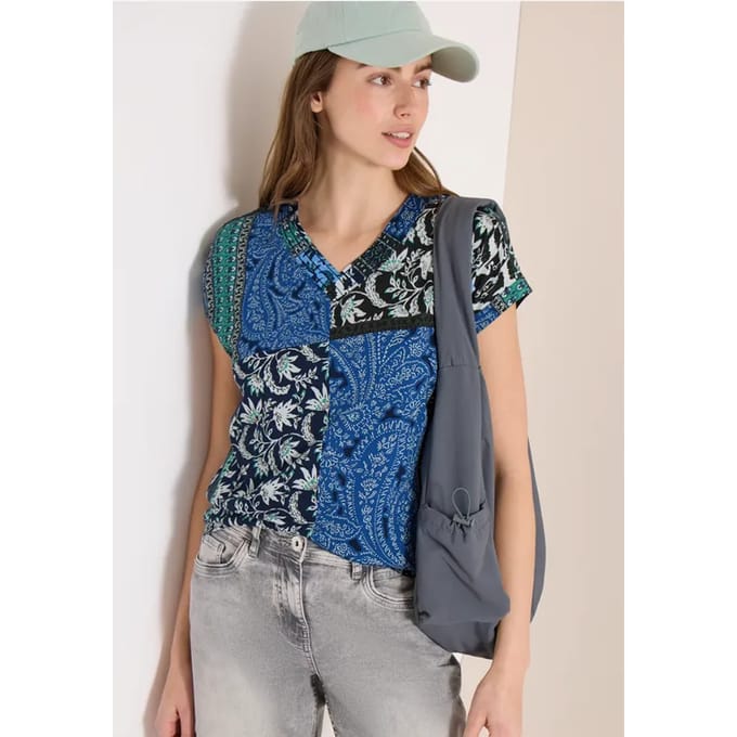 Shirt met V-hals en patchworkprint